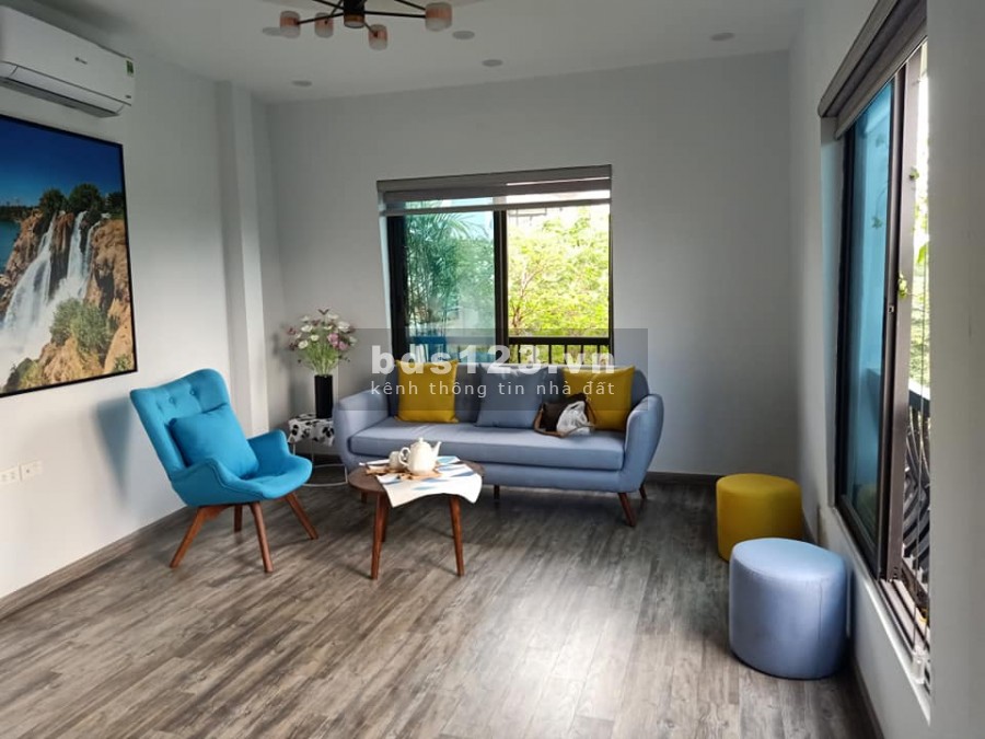 Bán gấp nhà Hoàng Quốc Việt lô góc ở ngay 45m chỉ 4 tỷ.