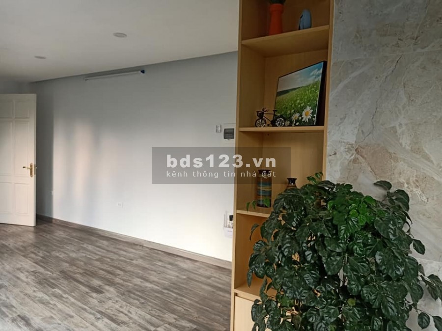 Bán gấp nhà Hoàng Quốc Việt lô góc ở ngay 45m chỉ 4 tỷ.