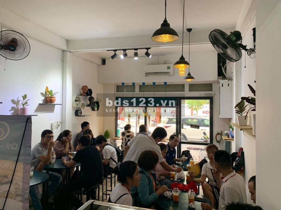 Cho thuê nhà ,MT Đường Trường Sa, P3 Tân Bình. nhà 1 trệt 3 lầu cầu thang cuối nhà(5x18m)