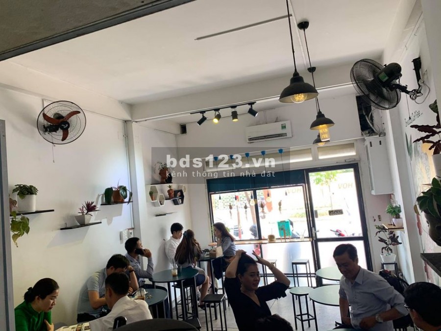 Cho thuê nhà ,MT Đường Trường Sa, P3 Tân Bình. nhà 1 trệt 3 lầu cầu thang cuối nhà(5x18m)