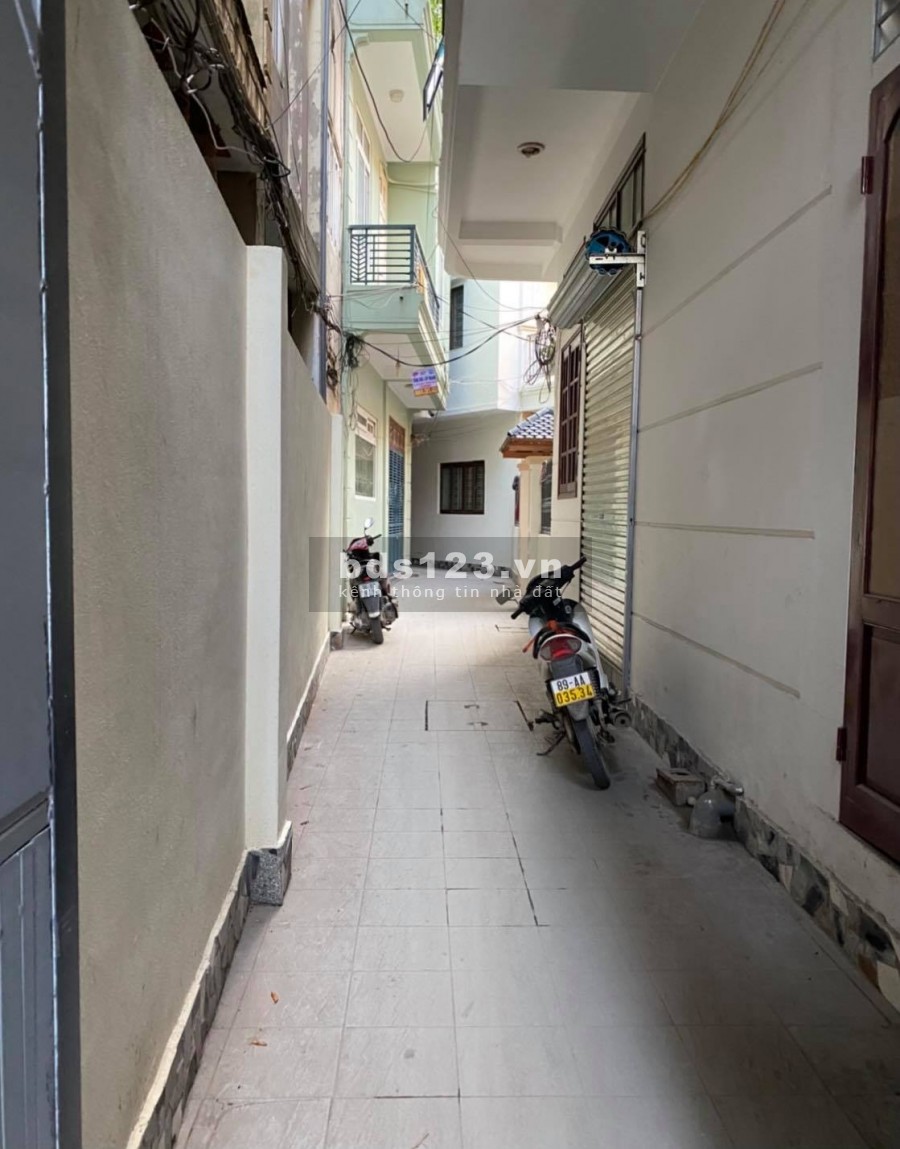 Bán nhà mặt ngõ Trương định, ngay gần phố lớn, mới xây, thông thoáng, an ninh tốt, nội thất đầy đủ, 3 tầng, 3 tỷ