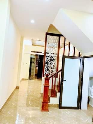 BÁN NHÀ 5 TẦNG 40M2 MỚI KOONG TRẦN KHÁT CHÂN Ở LUÔN GẦN Ô TÔ NGÕ THÔNG (HAI BÀ TRƯNG)40M2. 5T. 4MT 4.5 tỷ
