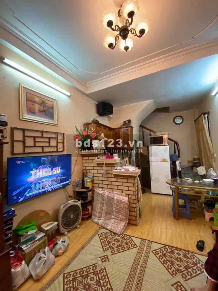 BÁN NHÀ NGUYỄN TRÃI TX - 30M, 4T, CHỈ 2.X TỶ (X BÉ XÍU)