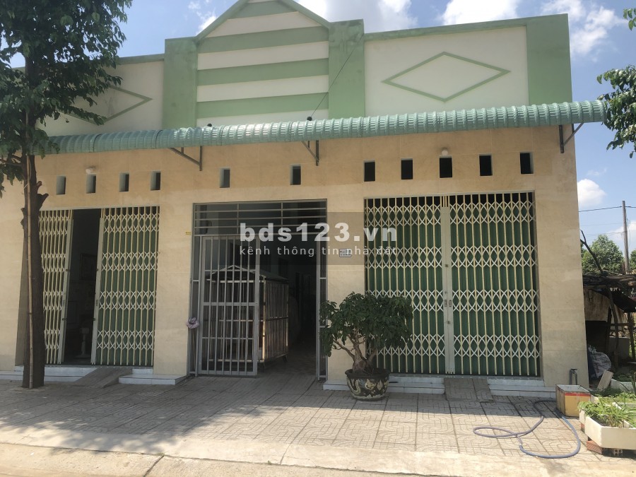 Chính Chủ cần tiền bán gấp căn nhà mới xây tại khu đô thị đối diện kcn mỹ phước 2