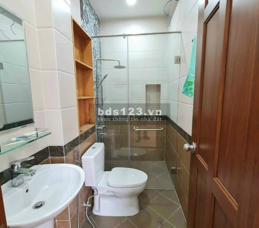 Nhà 4 tầng, có chỗ đậu ô tô, Lạc Long Quân, P.8, Tân Bình. 4,5 tỷ