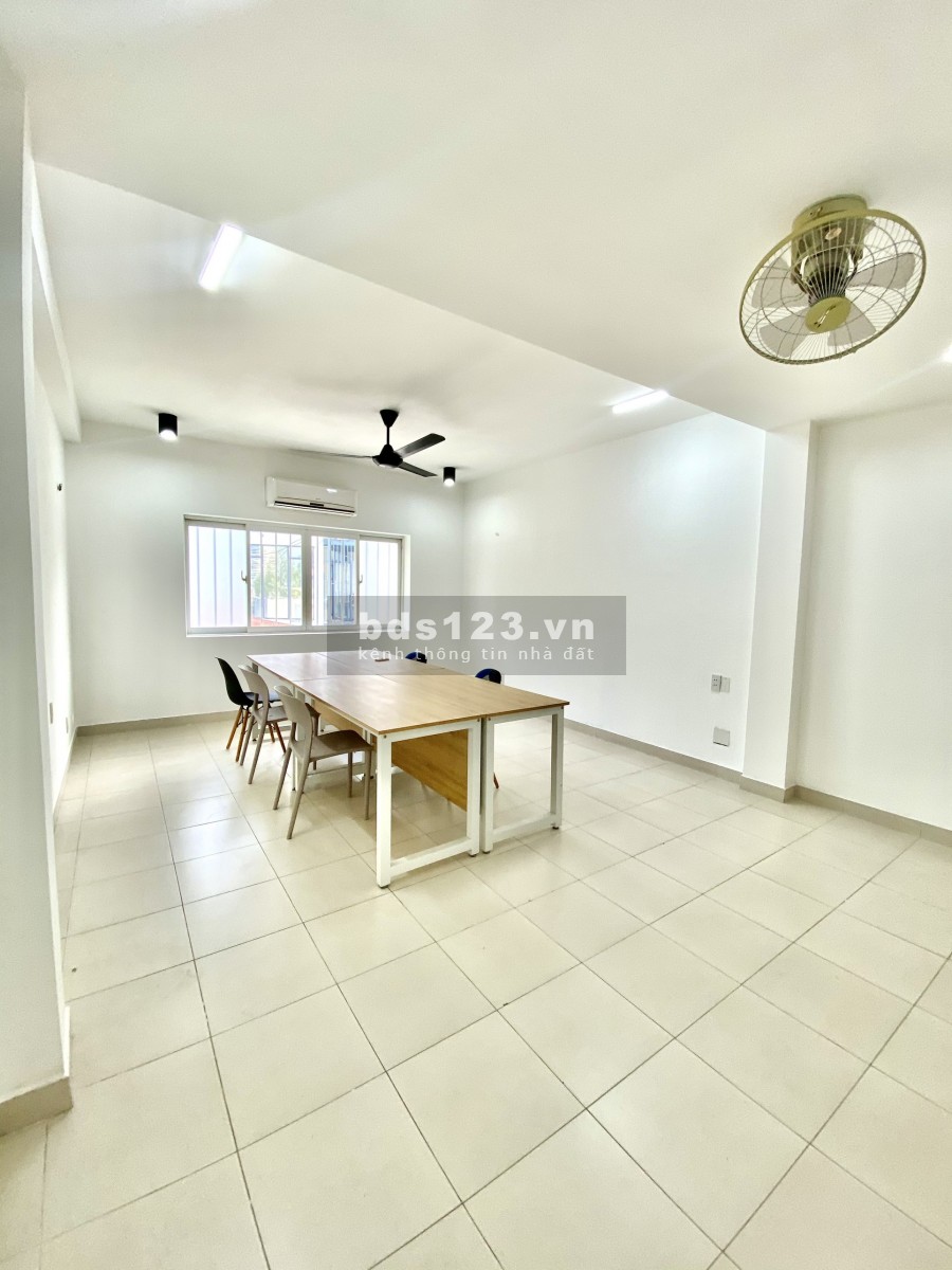 Văn phòng 40m2 Nguyễn Thị Minh Khai Quận 1 - View đẹp, có nội thất