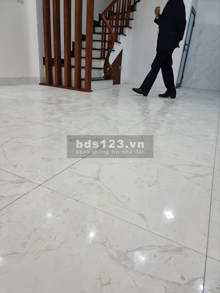 NHỈNH 3 TỶ CÓ NHÀ NGỌC THỤY, Ô TÔ GẦN NHÀ, NGÕ THÔNG, 40M X 5 TẦNG