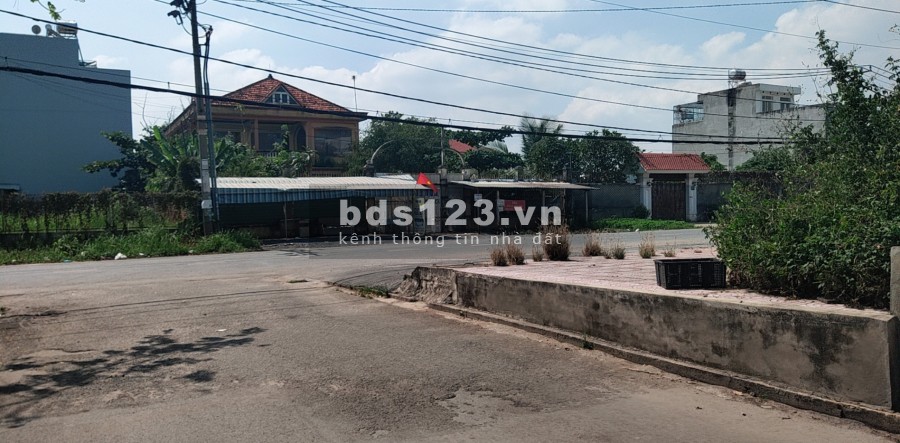 ĐẤT Bưng Ong Thoàn 2 mặt tiền lớn 300m2, thổ cư và xây tự do, lề đường rất rộng