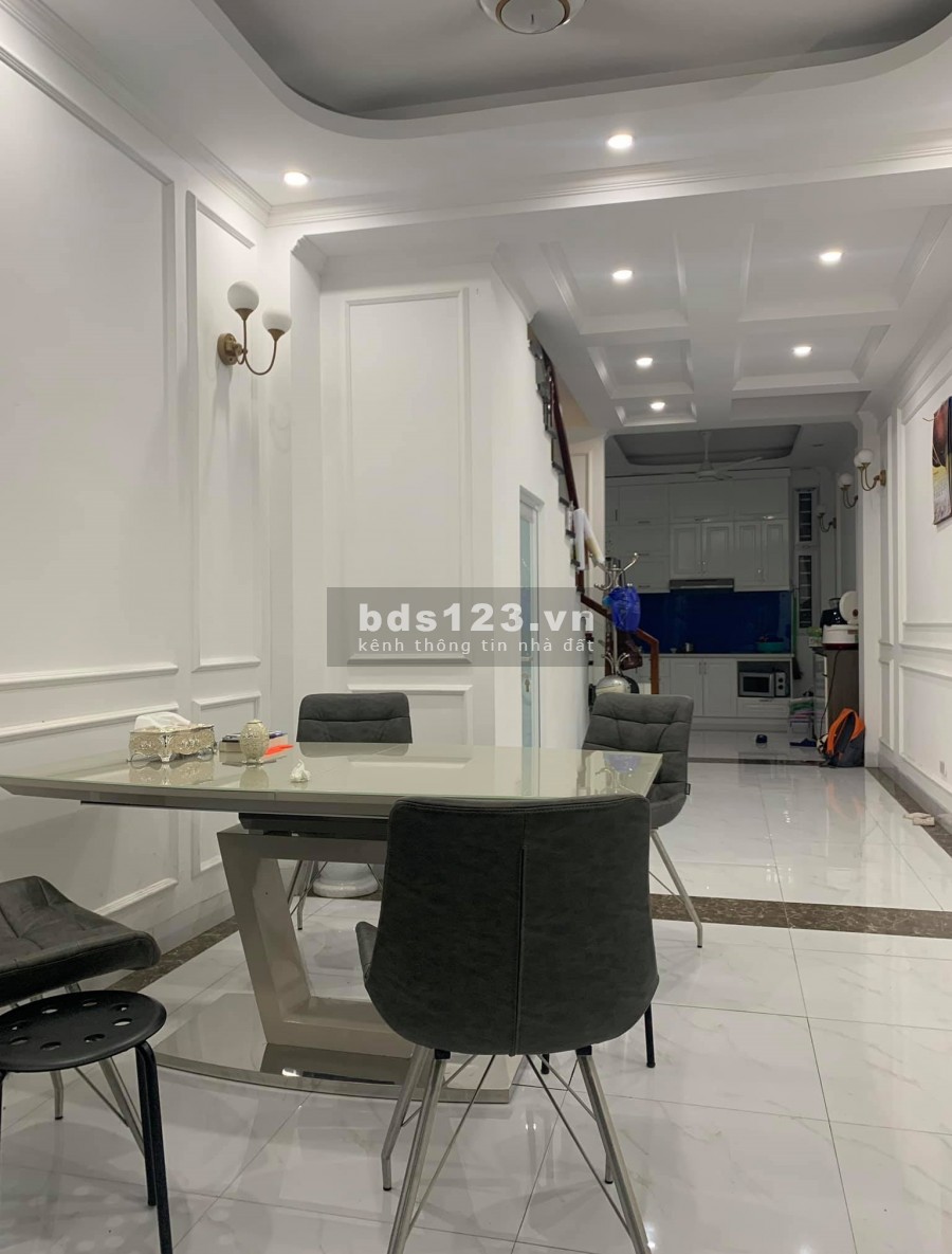 Bán nhà Bồ Đề Long Biên 43m2*5T-Ô tô tránh cách 5m-View hồ-Ngõ thông