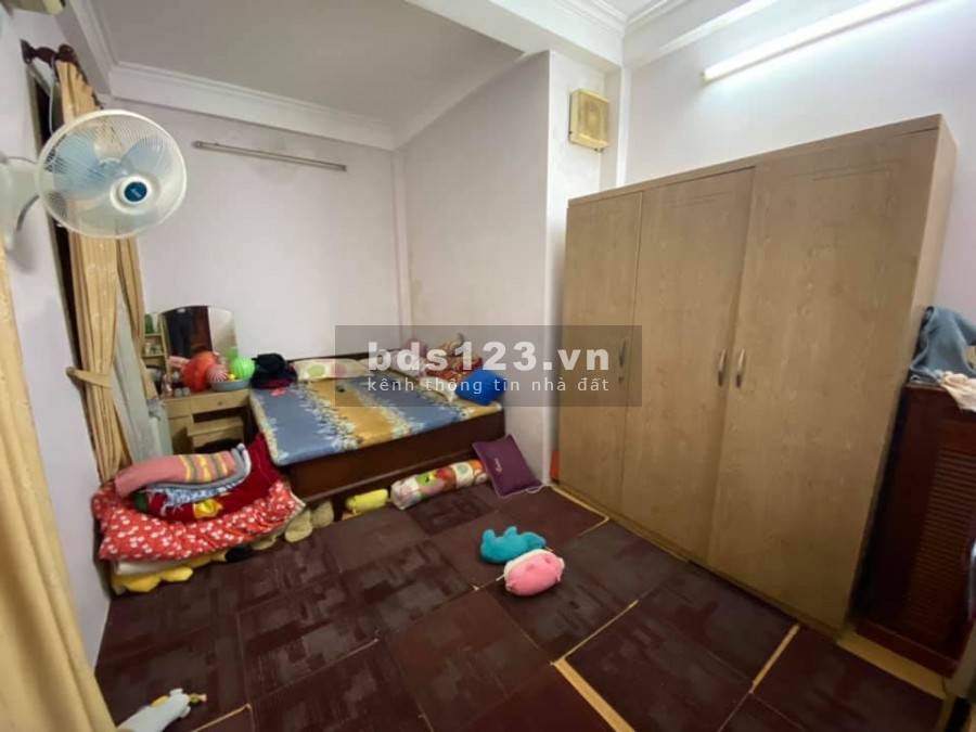 BÁN NHÀ NGUYỄN TRÃI TX - 30M, 4T, CHỈ 2.X TỶ (X BÉ XÍU)