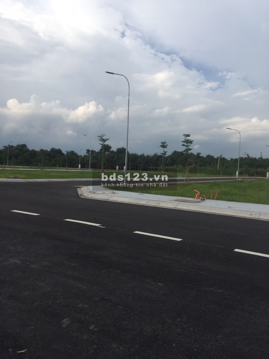 Bán gấp lô mặt tiền đường Nguyễn Thị Định, Quận 2. Giá chỉ 2,8 tỷ