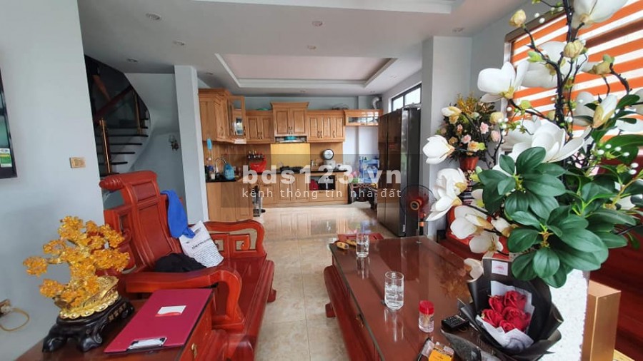 SỐC BÁN NHÀ BỒ ĐỀ LÔ GÓC, Ô TÔ ĐỖ CỔNG, TẶNG NỘI THẤT, DT 57M, 5T,MT 5.4,NHỈNH 3 TỶ