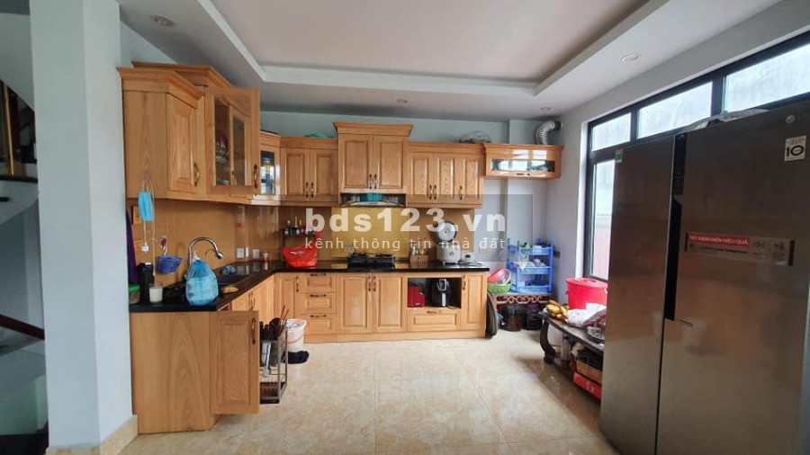 SỐC BÁN NHÀ BỒ ĐỀ LÔ GÓC, Ô TÔ ĐỖ CỔNG, TẶNG NỘI THẤT, DT 57M, 5T,MT 5.4,NHỈNH 3 TỶ
