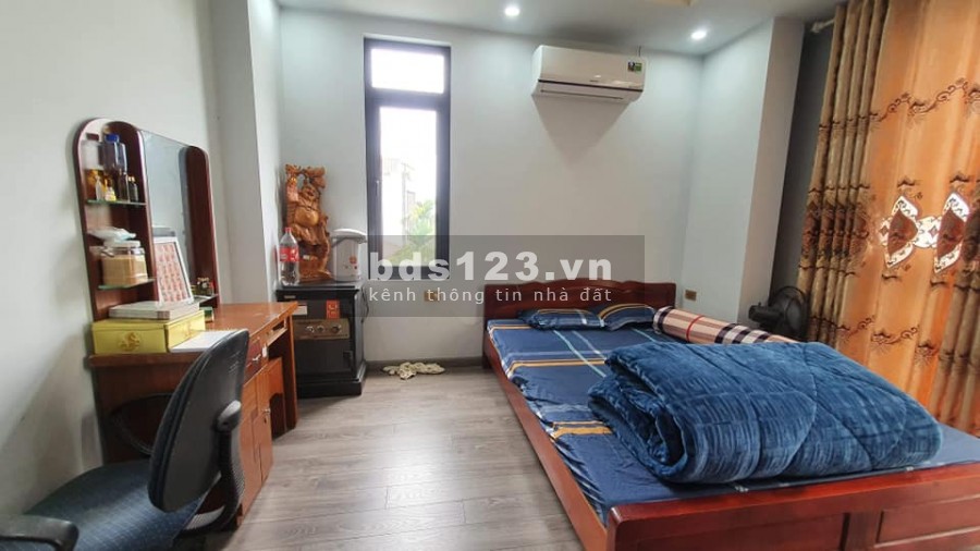 SỐC BÁN NHÀ BỒ ĐỀ LÔ GÓC, Ô TÔ ĐỖ CỔNG, TẶNG NỘI THẤT, DT 57M, 5T,MT 5.4,NHỈNH 3 TỶ