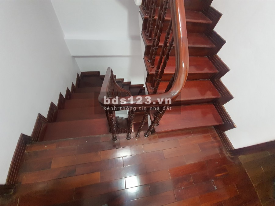 SỐC BÁN NHÀ BỒ ĐỀ LÔ GÓC, Ô TÔ ĐỖ CỔNG, TẶNG NỘI THẤT, DT 57M, 5T,MT 5.4,NHỈNH 3 TỶ