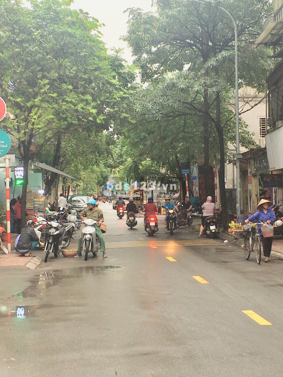 Bán đất phân lô 49m2. Ô tô đỗ cửa mặt tiền 3,9m. (Thần tài nhỏ). Giá 3 tỷ.
