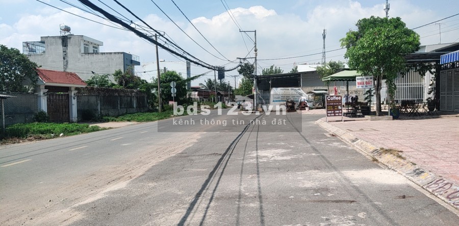 ĐẤT Bưng Ong Thoàn 2 mặt tiền lớn 300m2, thổ cư và xây tự do, lề đường rất rộng