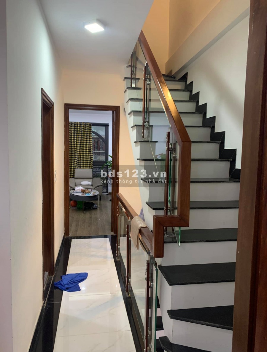 Bán nhà Bồ Đề Long Biên 43m2*5T-Ô tô tránh cách 5m-View hồ-Ngõ thông
