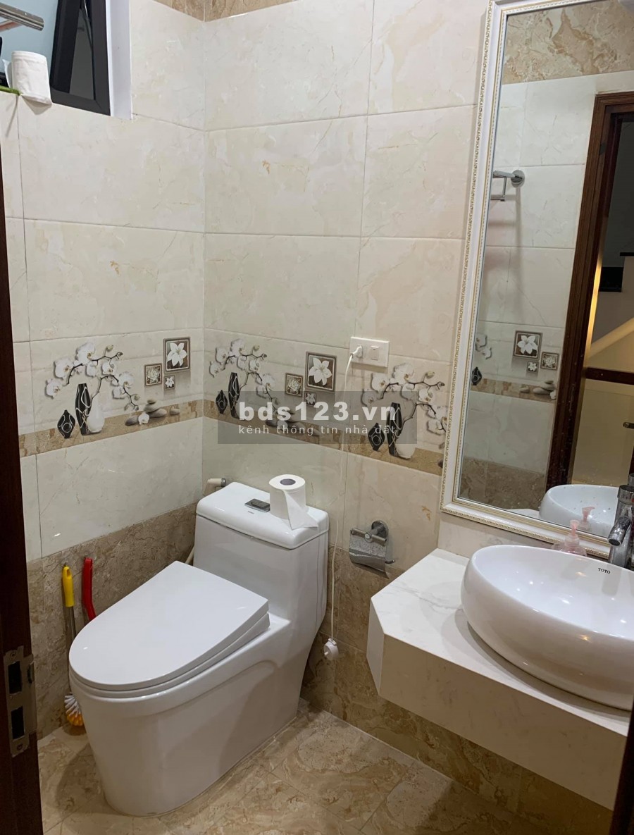 Bán nhà Bồ Đề Long Biên 43m2*5T-Ô tô tránh cách 5m-View hồ-Ngõ thông