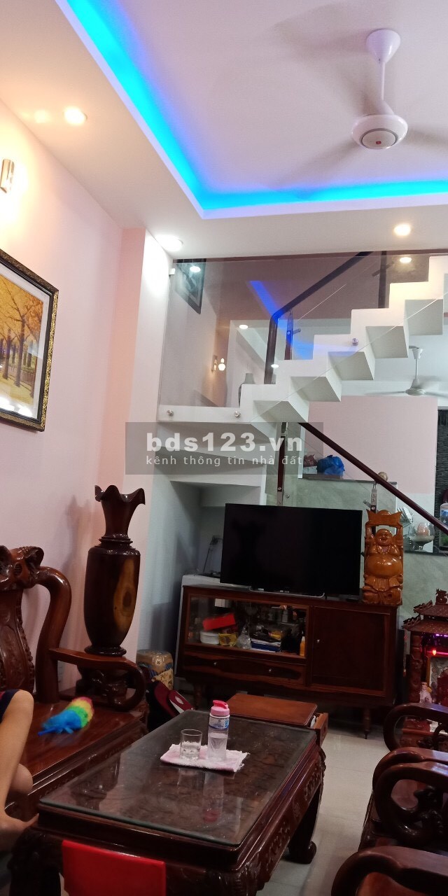 Bán nhanh nhà 1 trệt 2 lầu HXH Gò Cát DT: 53m2. Giá: 4.3 tỷ