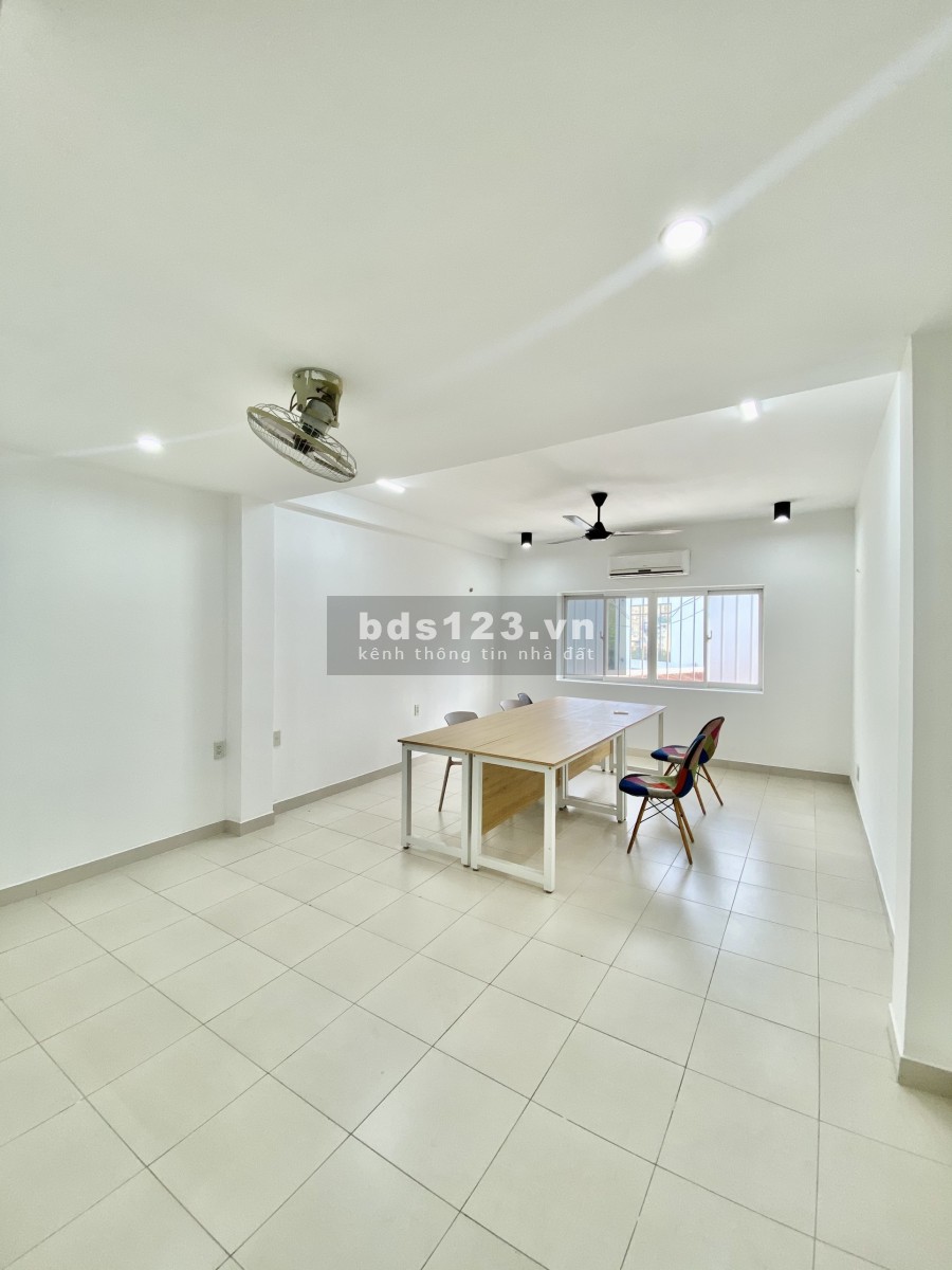Văn phòng 40m2 Nguyễn Thị Minh Khai Quận 1 - View đẹp, có nội thất