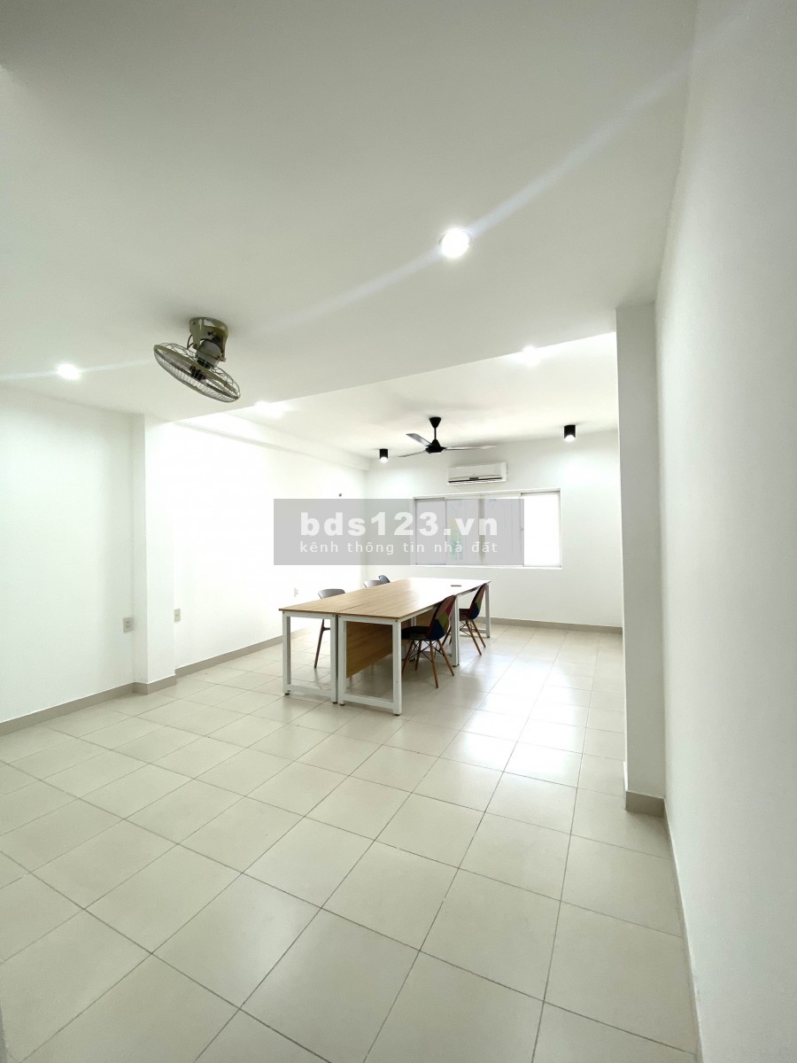 Văn phòng 40m2 Nguyễn Thị Minh Khai Quận 1 - View đẹp, có nội thất
