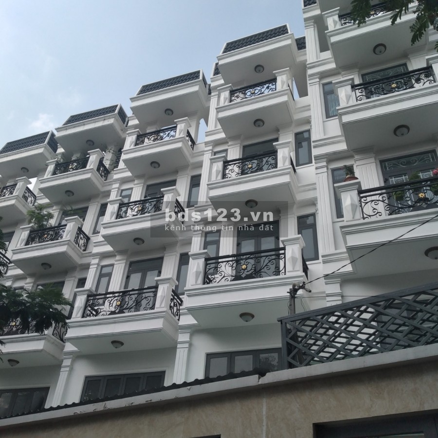 Bán nhà Quận 12 sát Gò Vấp, 3 lầu sân thượng, 4 phòng ngủ,chỉ 5 tỷ 6