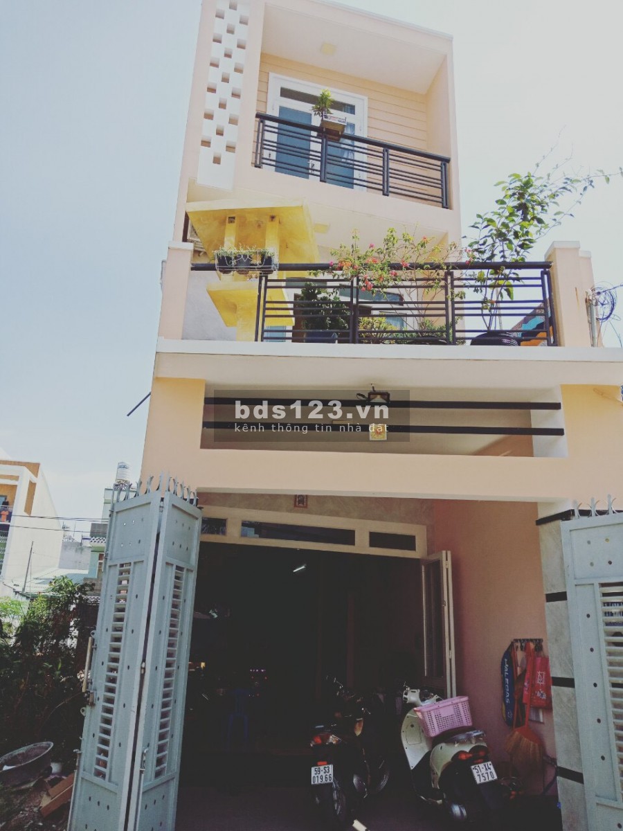 Bán nhanh nhà 1 trệt 2 lầu HXH Gò Cát DT: 53m2. Giá: 4.3 tỷ