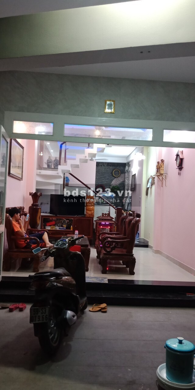 Bán nhanh nhà 1 trệt 2 lầu HXH Gò Cát DT: 53m2. Giá: 4.3 tỷ