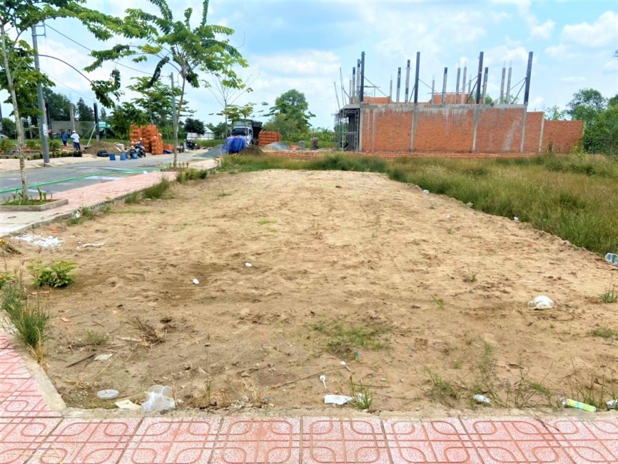 Lô góc 2 mặt tiền, đường trước nhà 10m, điện nước chuẩn, Xây dựng tự do, Sổ Hồng Riêng