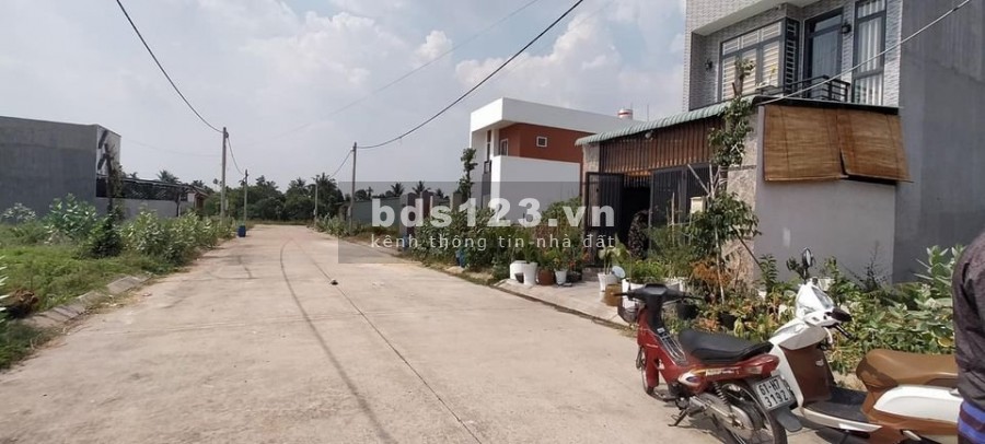 Bán đất ngay KDC An Sơn, giáp với Tp Hồ Chí Minh, giá 1 tỷ 115, DT 100m2, SHR.