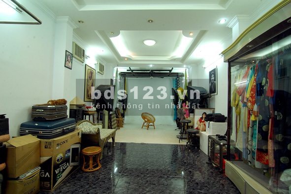 Bán nhà Nguyễn Bỉnh Khiêm Hẻm Xe Hơi tránh nhau, 2 chiều. 2 mặt tiền trước sau, hẻm thẳng, sân để xe máy.
