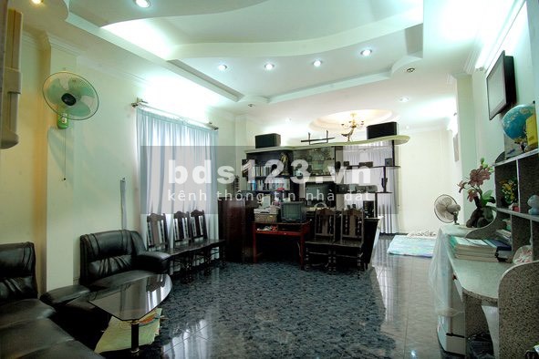 Bán nhà Nguyễn Bỉnh Khiêm Hẻm Xe Hơi tránh nhau, 2 chiều. 2 mặt tiền trước sau, hẻm thẳng, sân để xe máy.