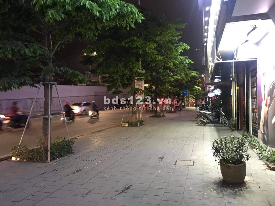 MẶT PHỐ CẦU GIẤY MẶT TIỀN CỰC ĐỈNH KINH DOANH KHỦNG VỈA HÈ BÁ BÓNG GIÁ CỰC HẤP DẪN
