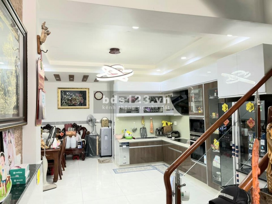 Hẻm xe tải đường Tân Sơn Nhì, Tân Phú, 54m2, 4 Tầng, 7.8 tỷ