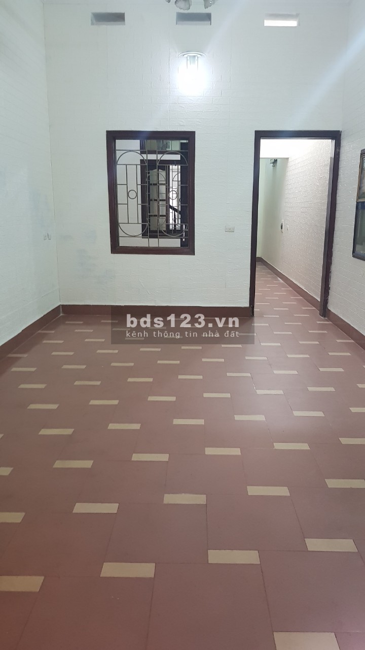 Bán nhà phố Ao Sen 70m 3 tầng, mt 4m, ô tô đỗ cửa 8,5 tỷ