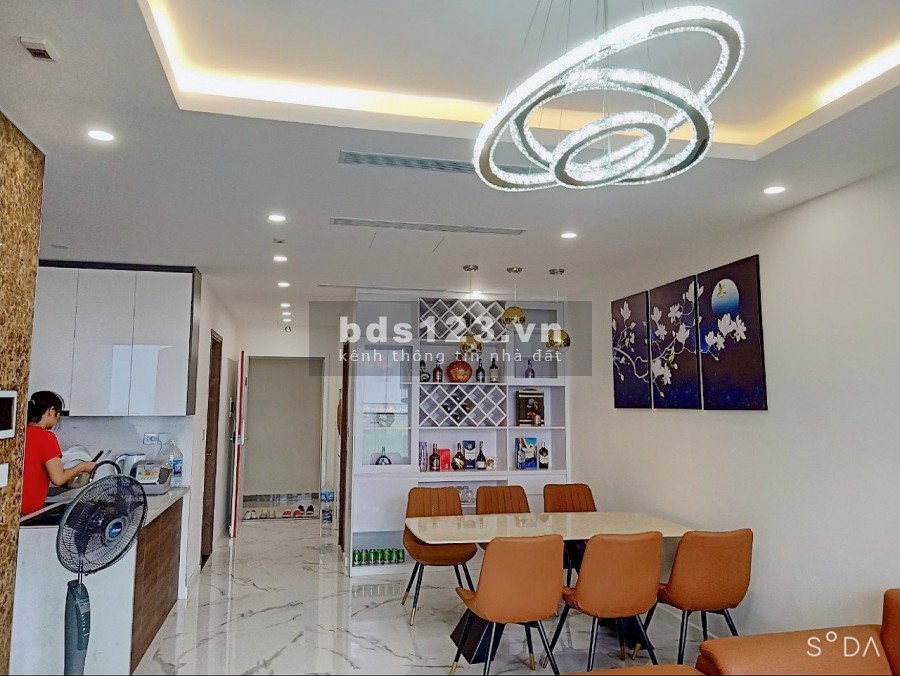 Căn 2PN Sunshine City, BC: Đông Nam, dt 80.5m2. View Sân Gôn Ban công Giá: 3,35 tỷ (bao phí) Full đồ gỗ