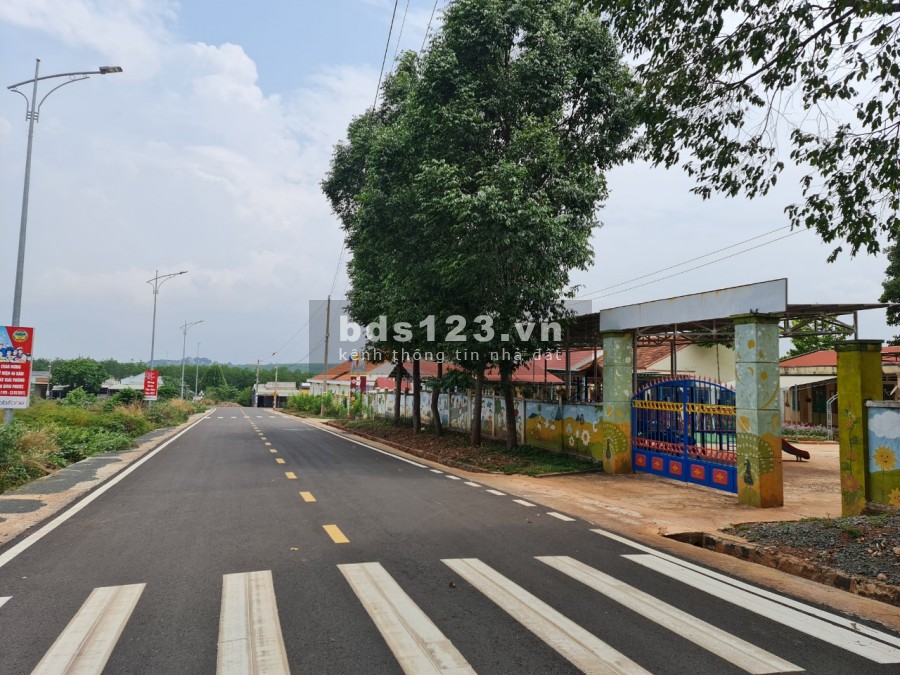 Cần tiền cho con gái đi du học bán bớt lô đất ngay QL13
