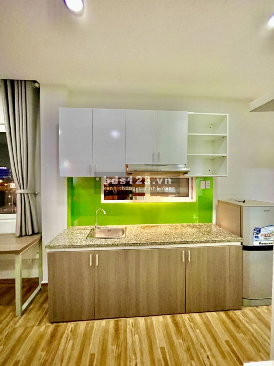 Căn hộ Quận 4 ban công, full đồ mới bến vân đồn.