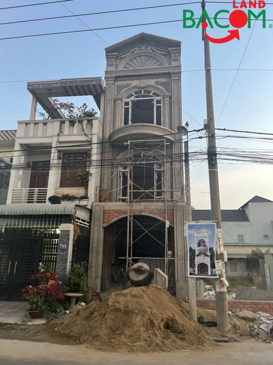 Nhà 1 trệt 2 lầu, liền kề chợ Bửu Long, sổ riêng, đường trước nhà 10m. Giá 4 tỷ (có thể thương lượng)