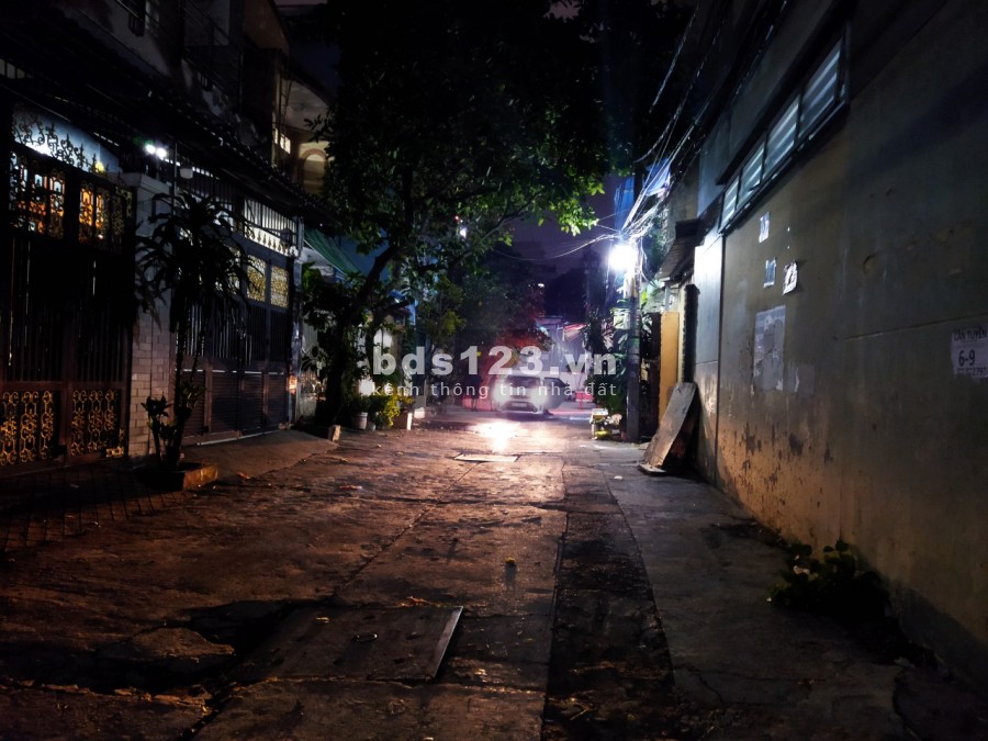 Bán nhà Hẻm 539 Lũy Bán Bích, Tân Phú, 52m2, 4 tầng, HXH tránh, giá rẻ