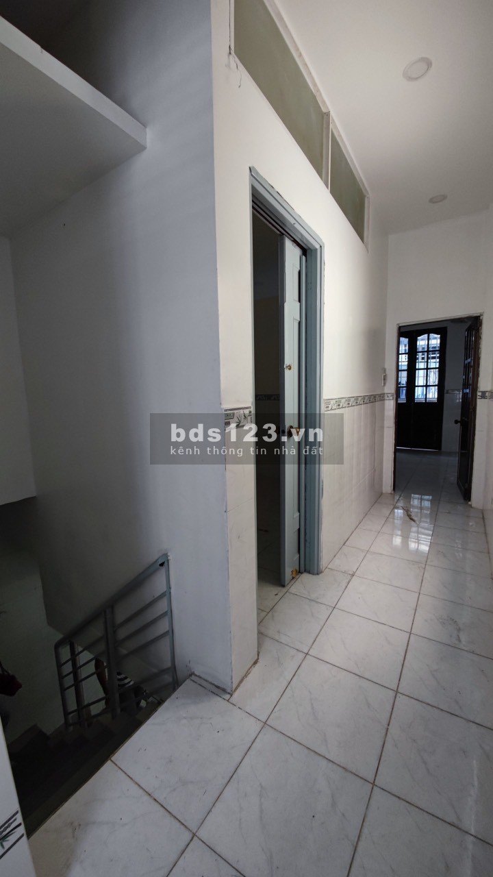 Nhà 2 Mặt tiền hẻm Lê Thị Bạch Cát, P11, Q11 DT: 3,6m x 9m dtcn 27m2. Thực tế 31m2