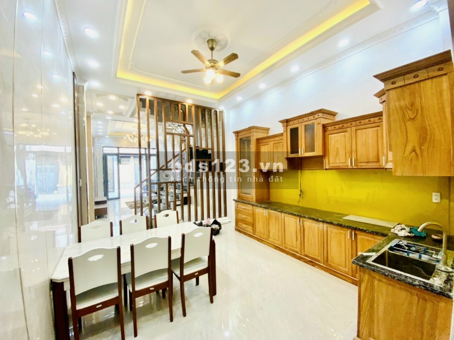Bán nhà mới xây đường Hiệp Bình, cách ngã 4 Hiệp Bình - Phạm Văn Đồng 100m. nhà trệt + 2 lầu + tum gồm sân để xe hơi 22m2
