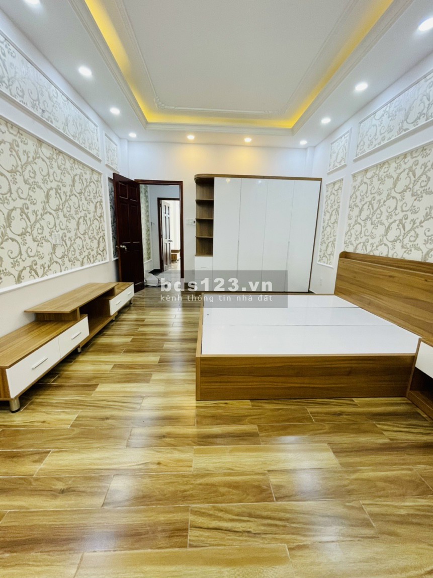 Bán nhà mới xây đường Hiệp Bình, cách ngã 4 Hiệp Bình - Phạm Văn Đồng 100m. nhà trệt + 2 lầu + tum gồm sân để xe hơi 22m2