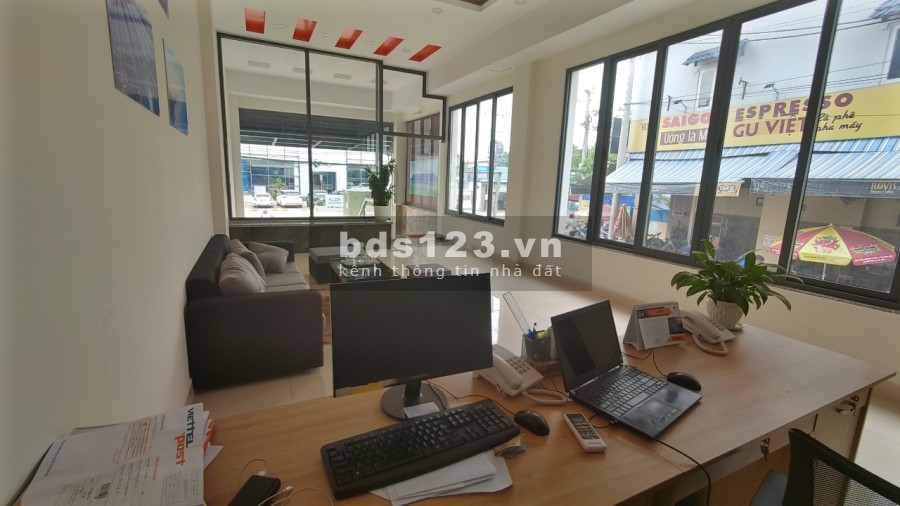 Cho Thuê Mặt Bằng 3 Mặt Tiền Quận 9
