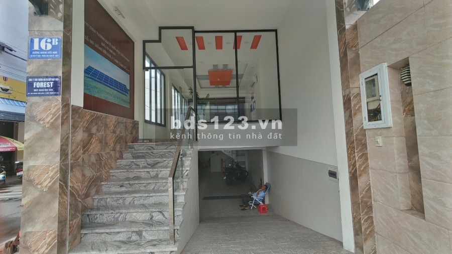 Cho Thuê Mặt Bằng 3 Mặt Tiền Quận 9