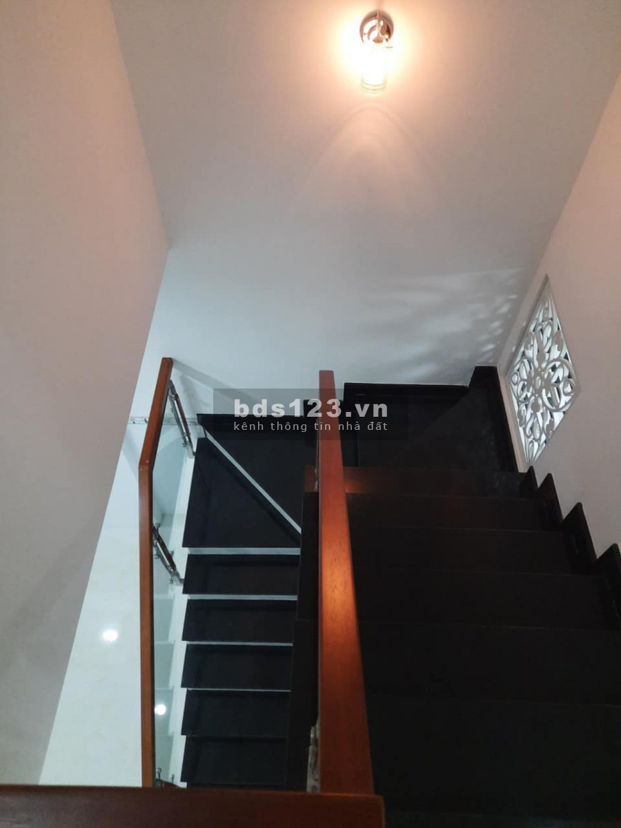40m2- nhà mới cong Lạc Long Quân Tân Bình 3,7 tỷ.