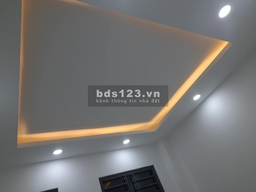 40m2- nhà mới cong Lạc Long Quân Tân Bình 3,7 tỷ.