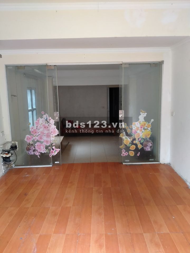 Tân Mai, 1.3 tỷ, lô góc, ô tô đỗ, nhiều tiện ích