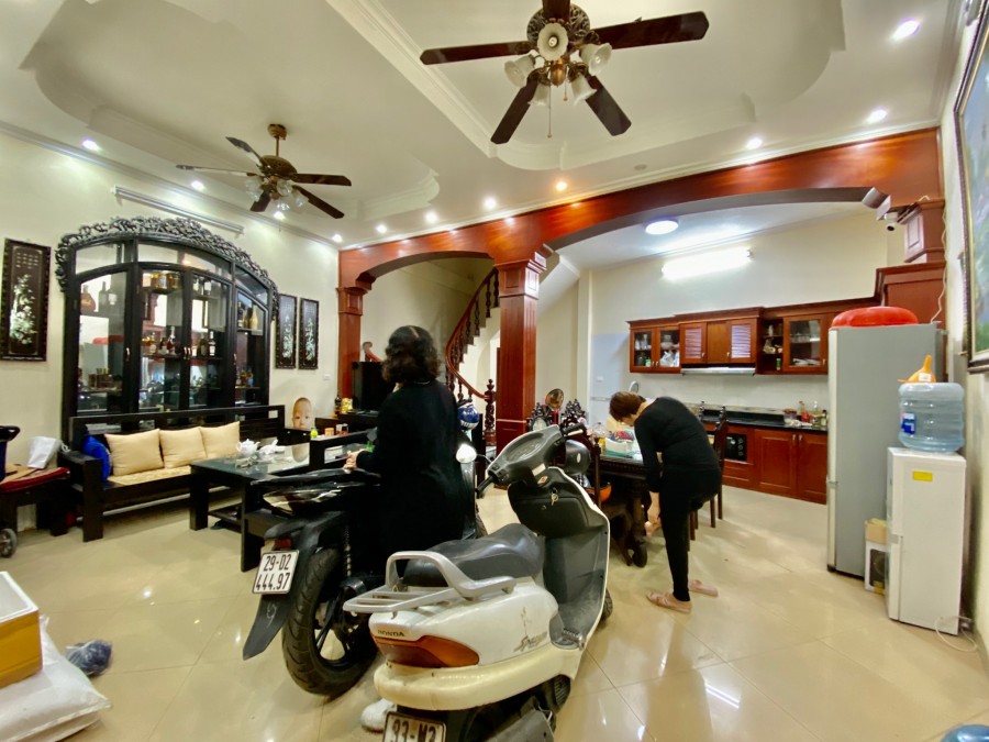 GIÁ ÊM NHÀ ĐẸP GARA 7 CHỖ Ô TÔ TRÁNH MẶT TIỀN KHỔNG LỒ VỈA HÈ RỘNG PHÂN LÔ Ở LUÔN ở Thanh Lương